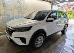 Honda BR-V putih